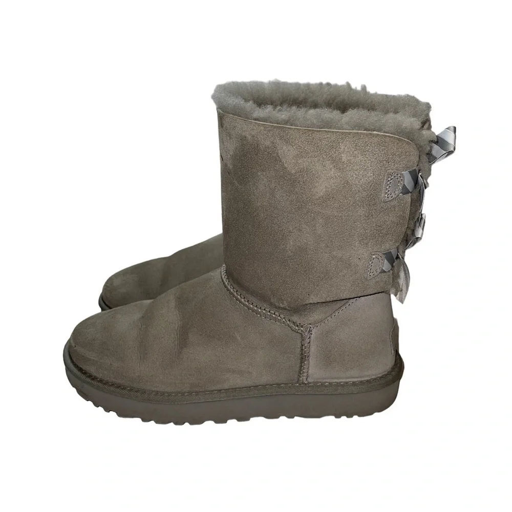 UGG Bailey Bow Diagonal Stripe Woman Boots Size 8